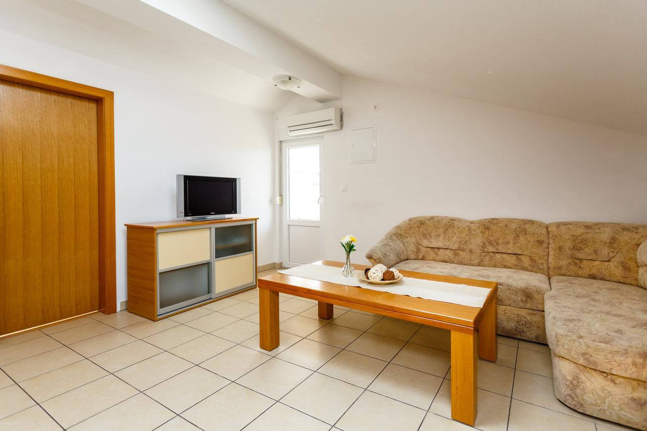 Apartma Jura *